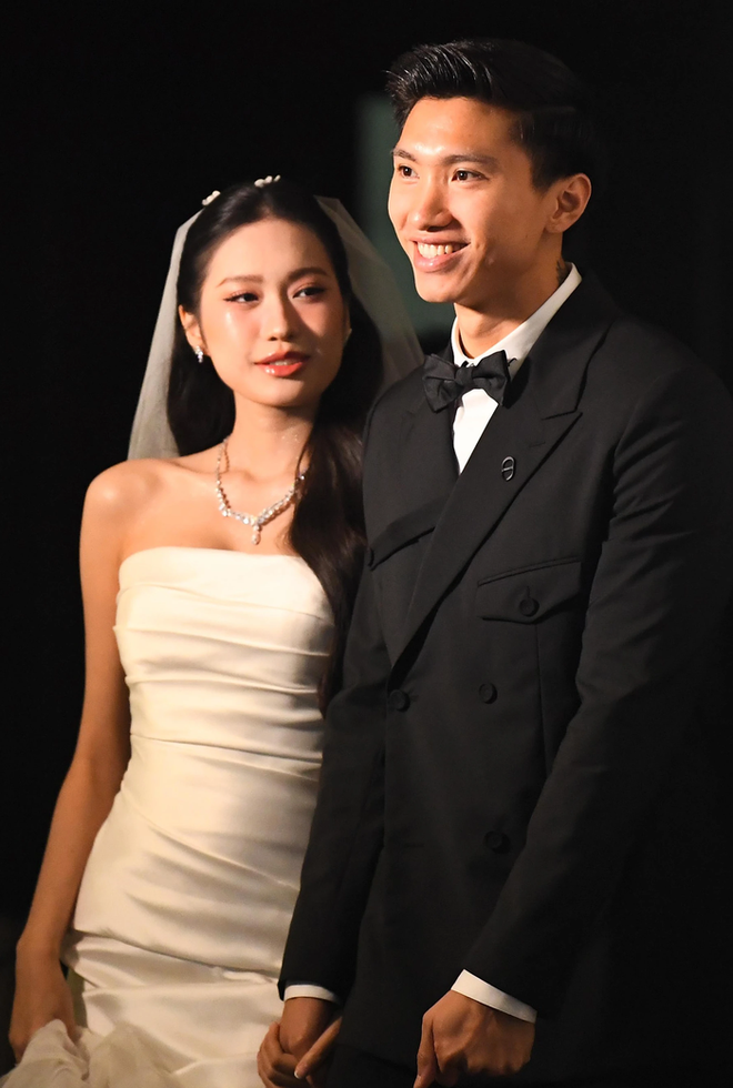 Hoà Minzy tiết lộ lý do dù bận vẫn đến hát tặng đám cưới Văn Hậu - Hải My - Ảnh 3.