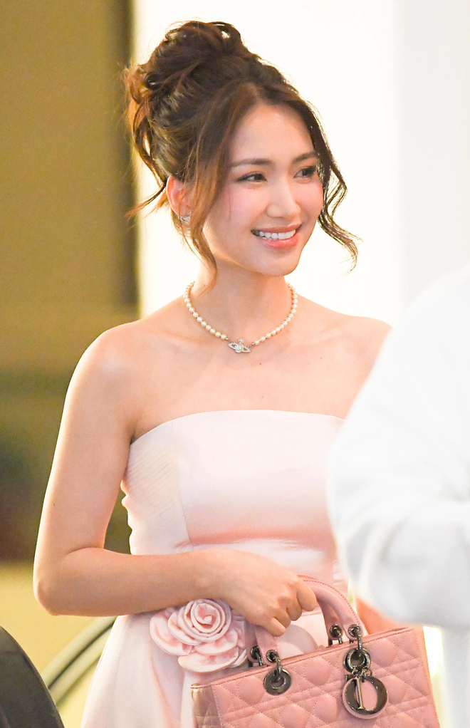 Hoà Minzy tiết lộ lý do dù bận vẫn đến hát tặng đám cưới Văn Hậu - Hải My - Ảnh 2.