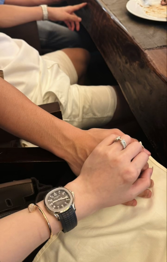 Chu Thanh Huyền khoe nhẫn ng&oacute;n &aacute;p &uacute;t c&oacute; t&ecirc;n Quang Hải, h&eacute; lộ tin vui? - Ảnh 1.