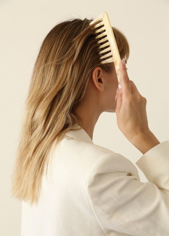 Bỏ ngay 4 thói quen để giúp tóc trể nên óng mượt