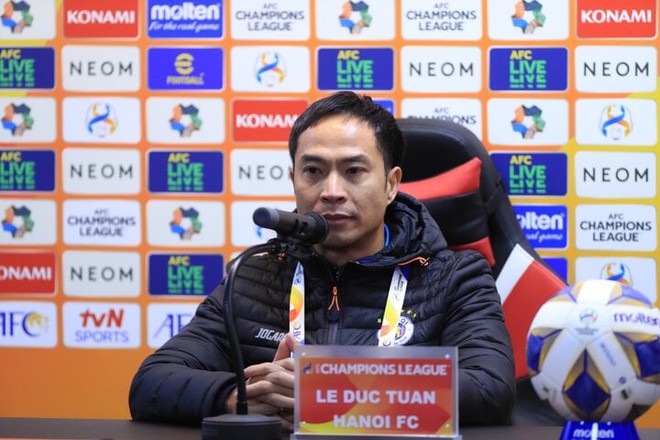 HLV Lê Đức Tuấn: Hà Nội FC gặp bất lợi vì thời tiết - Ảnh 1.