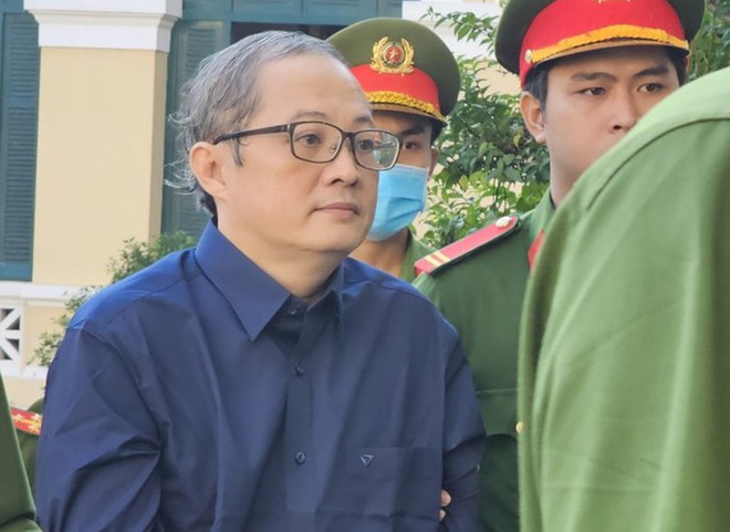 H&igrave;nh ảnh cựu Gi&aacute;m đốc Bệnh viện TP Thủ Đức hầu to&agrave; - Ảnh 1.