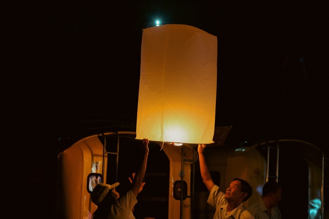 Khung cảnh mãn nhãn trong lễ hội đèn trời Thái Lan - Ảnh 10.