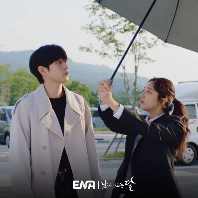 Bộ phim thất bại với rating thấp nhất hiện tại, nam chính quá đơ cạnh nữ chính không sức hút - Ảnh 3. Bộ phim thất bại với rating thấp nhất hiện tại, nam chính quá đơ cạnh nữ chính không sức hút - Ảnh 3.