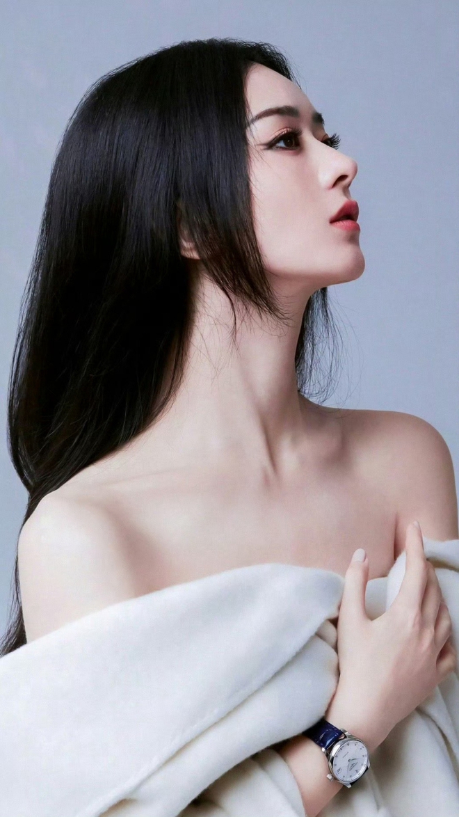 Triệu Lệ Dĩnh khoe vẻ đẹp ma mị, nhan sắc ở tuổi U40 khiến c&ocirc;ng ch&uacute;ng xu&yacute;t xoa - Ảnh 5.