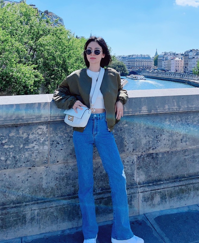 10 cách diện trang phục denim giúp sao Hàn trông trẻ trung, sành điệu trong mọi hoàn cảnh - Ảnh 9. 10 cách diện trang phục denim giúp sao Hàn trông trẻ trung, sành điệu trong mọi hoàn cảnh - Ảnh 9.