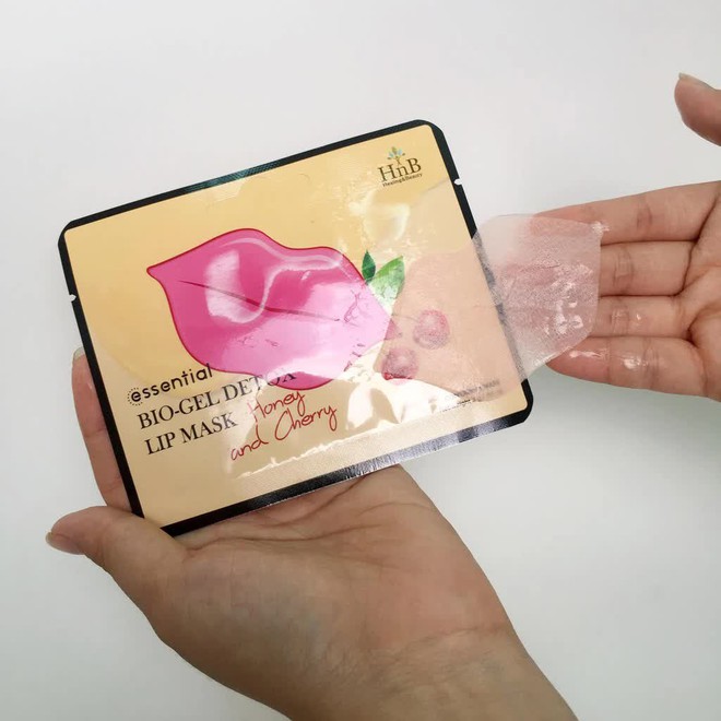 Ngo&agrave;i son dưỡng, cần l&agrave;m th&ecirc;m 5 việc n&agrave;y để m&ocirc;i lu&ocirc;n căng mọng, ngừa kh&ocirc; tr&oacute;c - Ảnh 10.