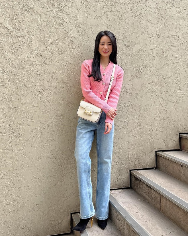 10 cách diện trang phục denim giúp sao Hàn trông trẻ trung, sành điệu trong mọi hoàn cảnh - Ảnh 6. 10 cách diện trang phục denim giúp sao Hàn trông trẻ trung, sành điệu trong mọi hoàn cảnh - Ảnh 6.
