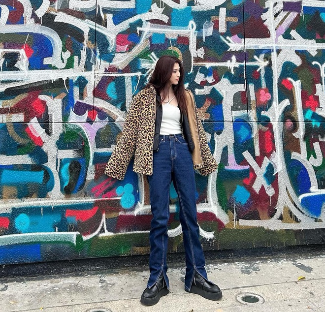 10 cách diện trang phục denim giúp sao Hàn trông trẻ trung, sành điệu trong mọi hoàn cảnh - Ảnh 5. 10 cách diện trang phục denim giúp sao Hàn trông trẻ trung, sành điệu trong mọi hoàn cảnh - Ảnh 5.