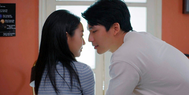 Cảnh phim Việt giờ vàng hút triệu view vì nữ chính ngại ngùng quá đáng yêu, netizen xem mà đồng loạt muốn có bồ - Ảnh 1.