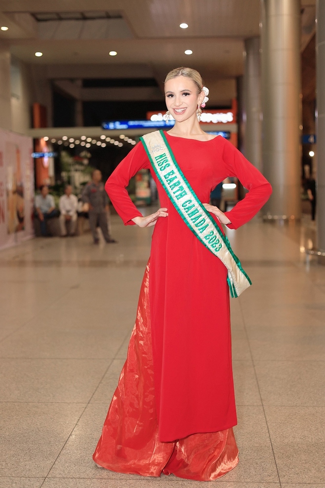 Dàn thí sinh Miss Earth 2023 diện áo dài khi đến Việt Nam - Ảnh 2.