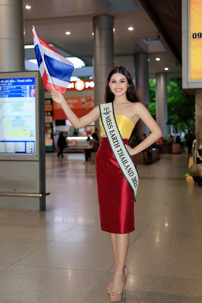 Dàn thí sinh Miss Earth 2023 diện áo dài khi đến Việt Nam - Ảnh 12.