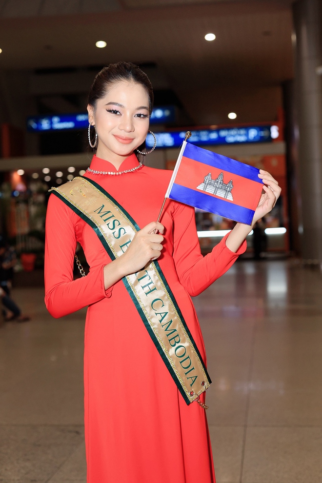 Dàn thí sinh Miss Earth 2023 diện áo dài khi đến Việt Nam - Ảnh 8.