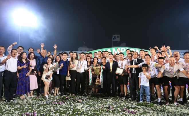 Các đội vô địch V.League được thưởng thế nào: Bầu Hiển chi cả chục tỷ cho Hà Nội, CLB CAHN được thưởng ít nhất - Ảnh 1.