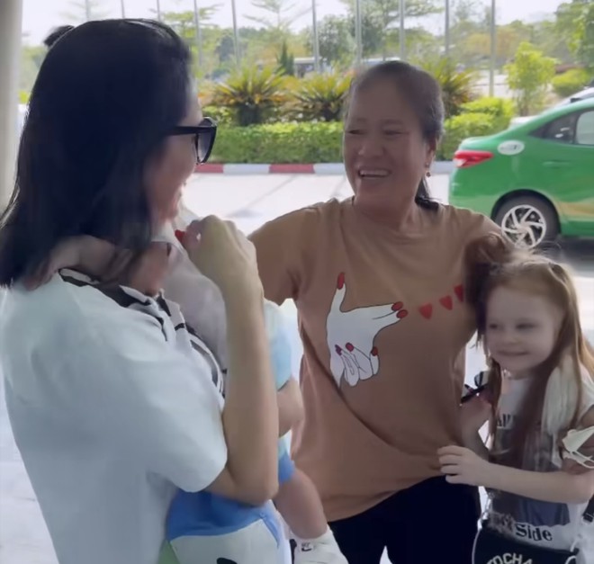B&ugrave;i Tiến Dũng lần đầu đưa con trai về qu&ecirc; nhưng vợ mẫu t&acirc;y bất ngờ kh&ocirc;ng đi c&ugrave;ng, c&oacute; chuyện g&igrave; đ&acirc;y - Ảnh 5.