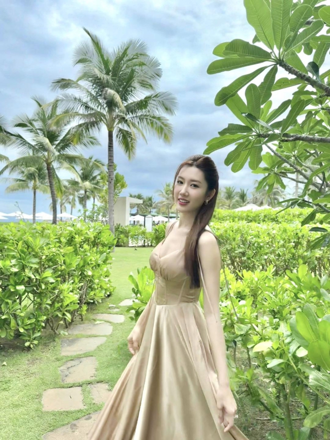 Những h&igrave;nh ảnh đầu ti&ecirc;n đ&aacute;m cưới Puka ở Cam Ranh: Thu&yacute; Ng&acirc;n - Lan Ngọc sẵn s&agrave;ng, h&eacute; lộ kh&ocirc;ng gian 500 hoa sen đ&aacute; - Ảnh 6.