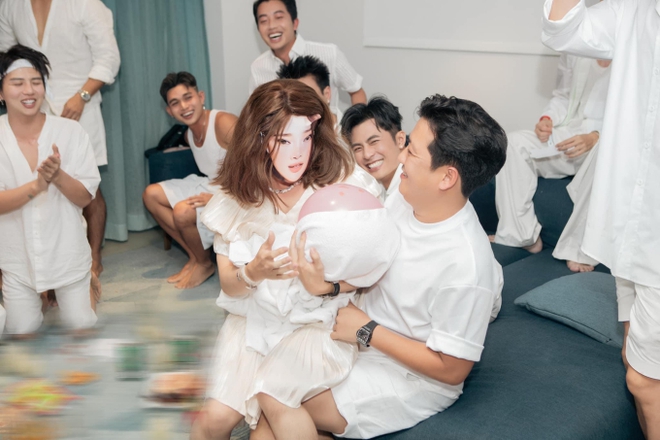 Nh&atilde; Phương ở cữ phải giật m&igrave;nh tỉnh ngủ v&igrave; Trường Giang gặp kiếp nạn ở tiệc độc th&acirc;n Puka, chuyện g&igrave; đ&acirc;y? - Ảnh 4.