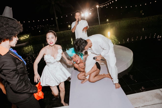 Trọn vẹn ảnh sao Vbiz ho&aacute; trang tưng bừng tại tiệc cưới Puka: Ch&uacute; rể giật m&igrave;nh v&igrave; 1 l&yacute; do, T&oacute;c Ti&ecirc;n cần 4 người d&igrave;u về ph&ograve;ng - Ảnh 13.
