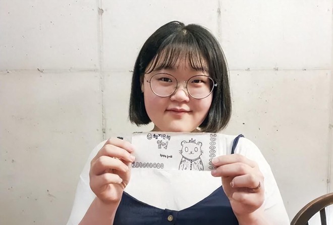 Tiết kiệm hơn 1,8 tỷ sau 4 năm: Tan l&agrave;m đi bộ 2 tiếng về nh&agrave;, xin đồ ăn thừa từ c&ocirc;ng ty - Ảnh 1.
