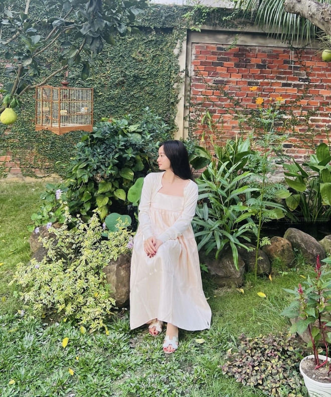 &quot;Mợ Ba&quot; Kaity Nguyễn: Style ngoài đời đơn giản nhưng vẫn sang, cực mê 1 item diện hoài không chán - Ảnh 3.