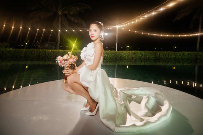 Trọn vẹn ảnh sao Vbiz ho&aacute; trang tưng bừng tại tiệc cưới Puka: Ch&uacute; rể giật m&igrave;nh v&igrave; 1 l&yacute; do, T&oacute;c Ti&ecirc;n cần 4 người d&igrave;u về ph&ograve;ng - Ảnh 7.