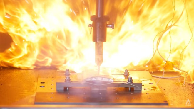 Thử nghiệm sạc dự ph&ograve;ng 100 ngh&igrave;n liệu c&oacute; an to&agrave;n bằng loại 1 triệu đồng: H&oacute;a ra tiền n&agrave;o của nấy cả th&ocirc;i! - Ảnh 3.