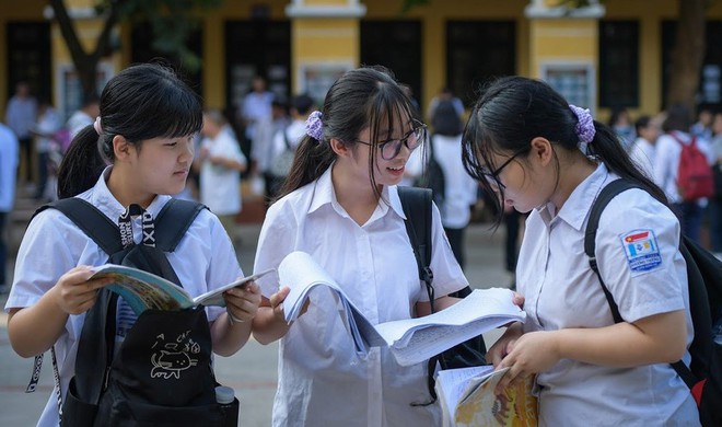 Phụ huynh, học sinh Hà Nội lại nôn nóng hóng môn thi thứ 4, nhà văn nói: Cần làm điều này để bớt áp lực! - Ảnh 1.