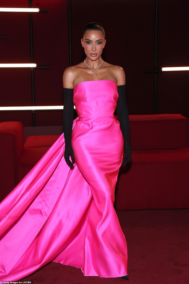 Kim Kardashian, Jennifer Lopez khoe sắc quyến rũ tại dạ tiệc của Gucci - Ảnh 2.