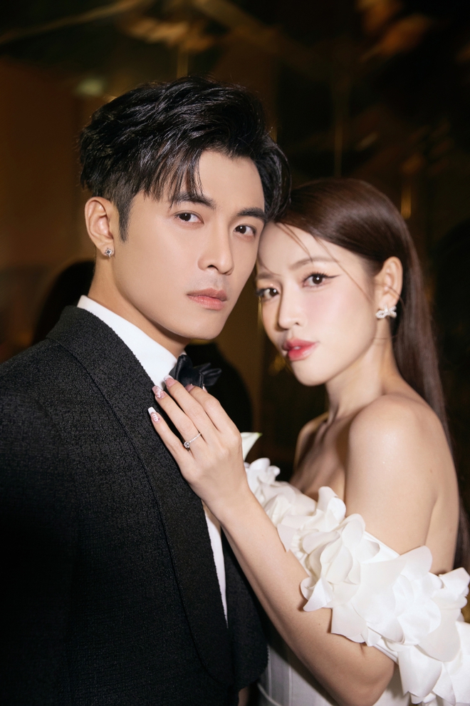Ảnh full HD đám cưới Puka và Gin Tuấn Kiệt: Cô dâu chú rể quá đẹp đôi, lụi tim trước loạt khoảnh khắc ngọt ngào được công bố - Ảnh 2.