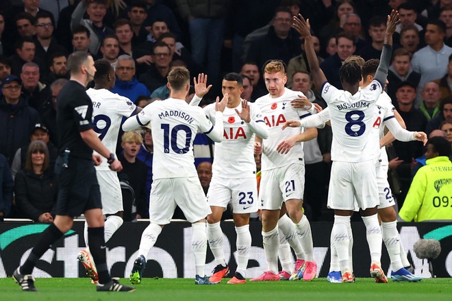 Tottenham nhận 2 thẻ đỏ, Chelsea thắng ngược trong ng&agrave;y Jackson lập hat-trick - Ảnh 1.
