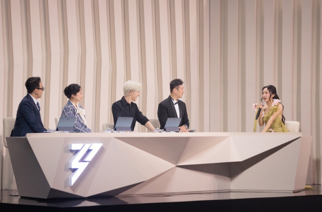 Netizen tranh c&atilde;i về 3 vị cố vấn show Đạp Gi&oacute;: Chưa đủ tr&igrave;nh để đ&aacute;nh gi&aacute; cả 30 chị đẹp - Ảnh 1.