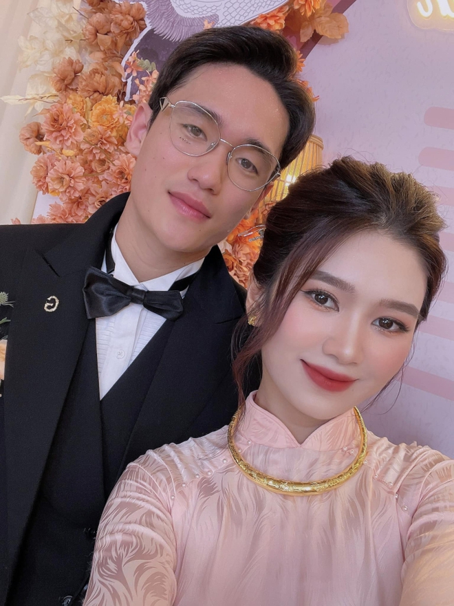 Trung vệ điển trai nhất U23 Việt Nam khoe giấy đăng k&yacute; kết h&ocirc;n với vợ l&agrave;m ng&acirc;n h&agrave;ng - Ảnh 3.