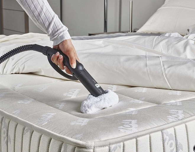 Mua đệm mới về thấy c&oacute; tấm m&agrave;ng nhựa, n&ecirc;n th&aacute;o hay kh&ocirc;ng? Việc đơn giản nhưng vẫn nhiều người kh&ocirc;ng biết - Ảnh 4.