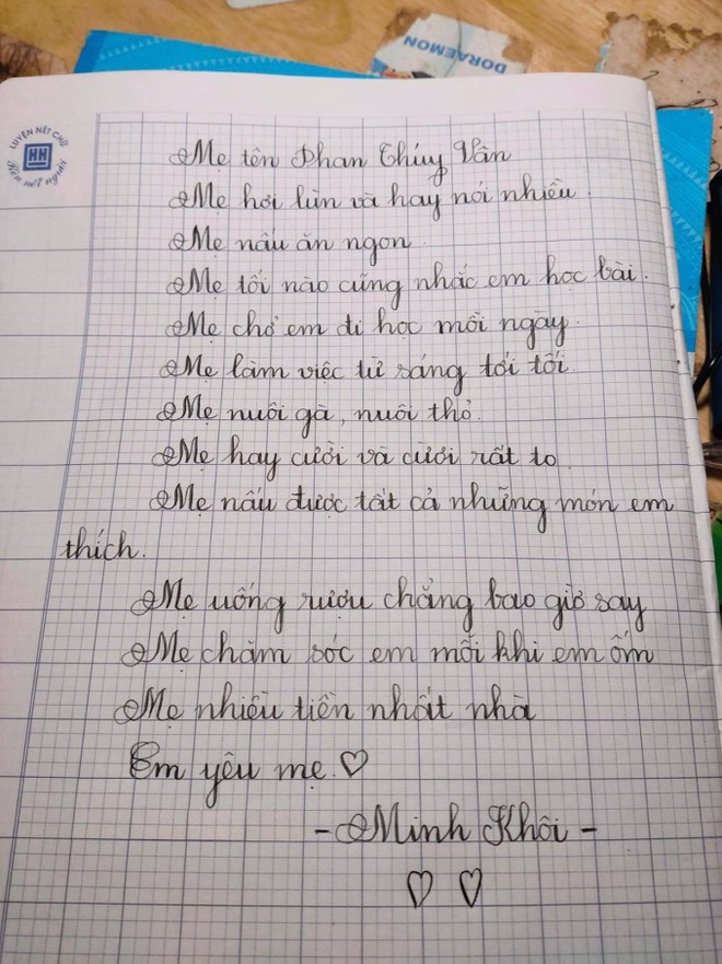 Cậu b&eacute; viết văn tả t&agrave;i uống rượu của mẹ, c&acirc;u cuối chốt hạ khiến c&aacute;c &ocirc;ng bố đọc phải giật m&igrave;nh - Ảnh 1.