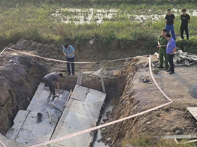 Tai nạn khi thi c&ocirc;ng đường gom cao tốc, 2 người tử vong tại chỗ - Ảnh 1.