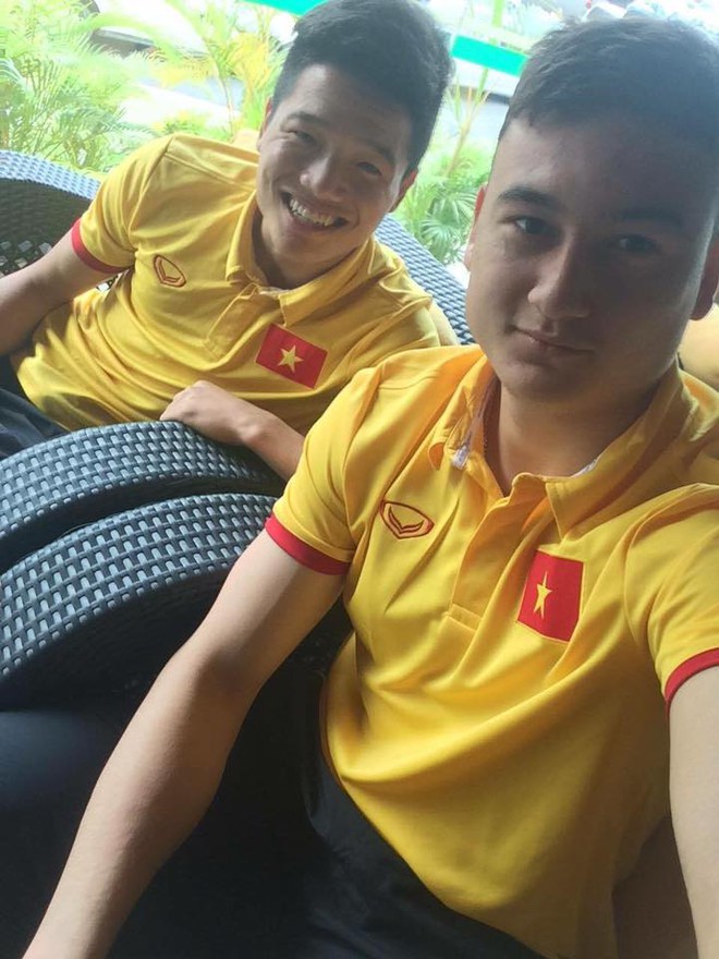 Cựu thủ môn U23 Việt Nam sắp lên xe hoa cùng cô giáo tiểu học và chuyện dẫn bạn về nhà mất cả em gái - Ảnh 12.