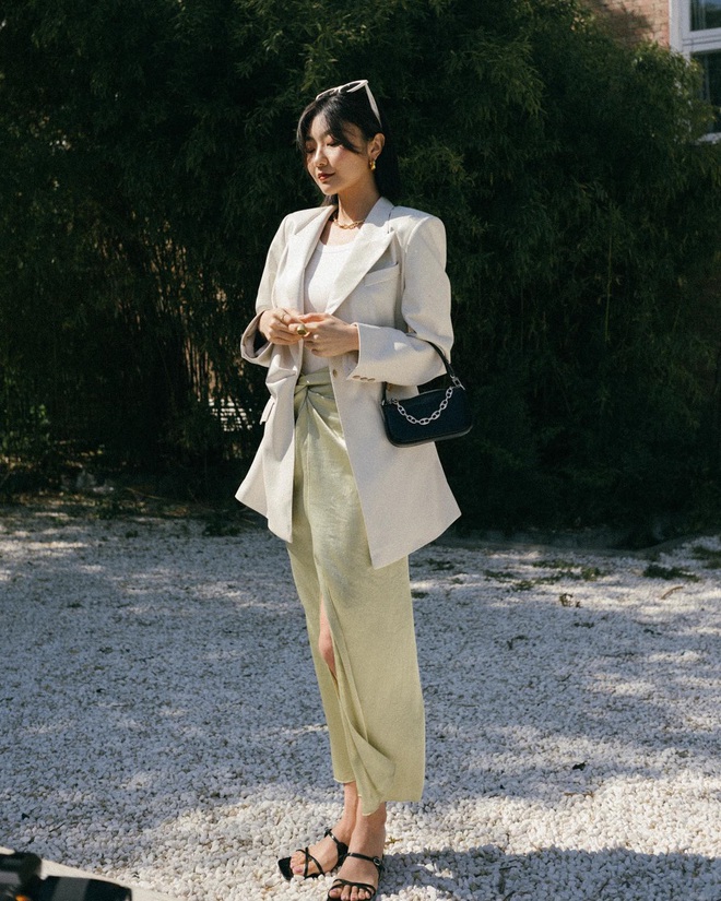 Gợi &yacute; 10 c&aacute;ch diện ch&acirc;n v&aacute;y đẹp v&agrave; sang đi dự đ&aacute;m cưới - Ảnh 9.