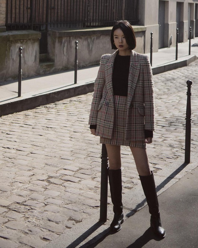 Gợi &yacute; 10 c&aacute;ch diện ch&acirc;n v&aacute;y đẹp v&agrave; sang đi dự đ&aacute;m cưới - Ảnh 7.