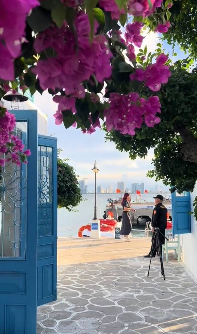 Du khách nước ngoài bất ngờ với điểm check-in không khác gì “Santorini thu nhỏ” của Việt Nam - Ảnh 1.