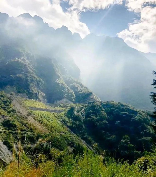  Nữ giáo viên 36 tuổi rủ nhóm bạn cùng bán nhà lên núi, thuê cả ngôi làng: Cuộc sống gần như không rác thải  - Ảnh 4.