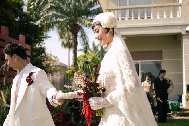 Đám cưới thể hiện sự giàu có ở hiện tại của Quang Hải