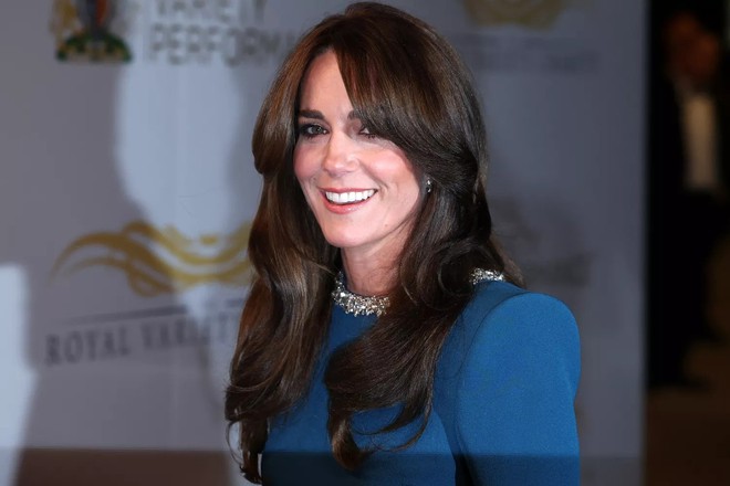 Phản ứng của William v&agrave; Kate trước khủng hoảng của Ho&agrave;ng gia Anh - Ảnh 3.