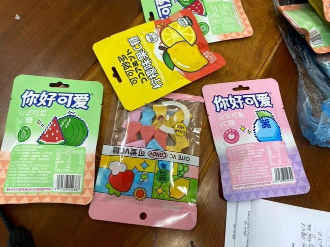 Công an Lạng Sơn: Không có chất ma tuý trong mẫu kẹo lạ bán ở cổng trường học - Ảnh 2.