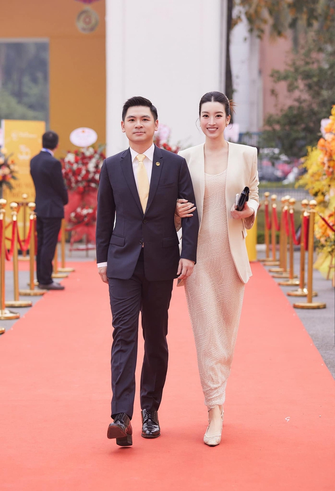Hoa hậu Đỗ Mỹ Linh góp sức giúp chồng chủ tịch hóa nhạc trưởng cực ngầu - Ảnh 4.