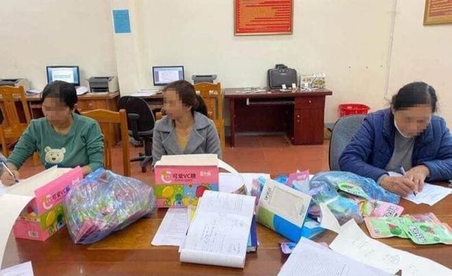 Công an Lạng Sơn: Không có chất ma tuý trong mẫu kẹo lạ bán ở cổng trường học - Ảnh 1.