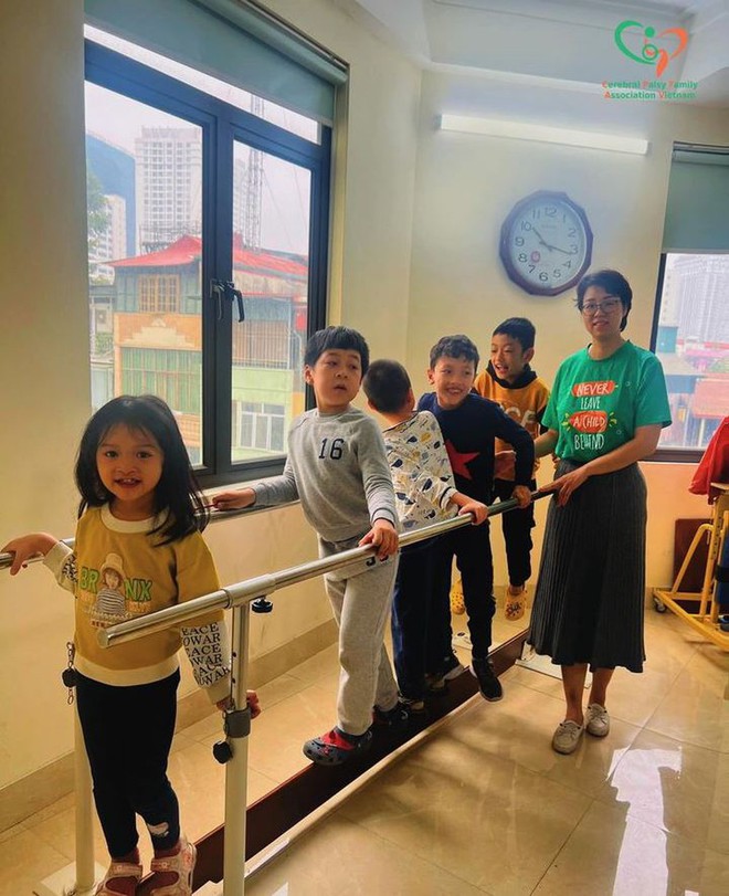 C&oacute; hai con bại n&atilde;o, người mẹ gi&uacute;p h&agrave;ng vạn đứa trẻ &ldquo;tho&aacute;t khỏi s&agrave;n nh&agrave;&rdquo;, chống lại định mệnh nghiệt ng&atilde; - Ảnh 3.