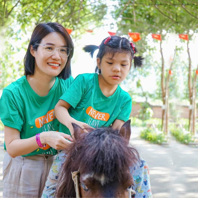 C&oacute; hai con bại n&atilde;o, người mẹ gi&uacute;p h&agrave;ng vạn đứa trẻ &ldquo;tho&aacute;t khỏi s&agrave;n nh&agrave;&rdquo;, chống lại định mệnh nghiệt ng&atilde; - Ảnh 1.