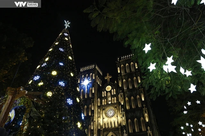 Hà Nội: Các nhà thờ trang hoàng lung linh, lộng lẫy chào đón Giáng sinh 2023 - Ảnh 2.