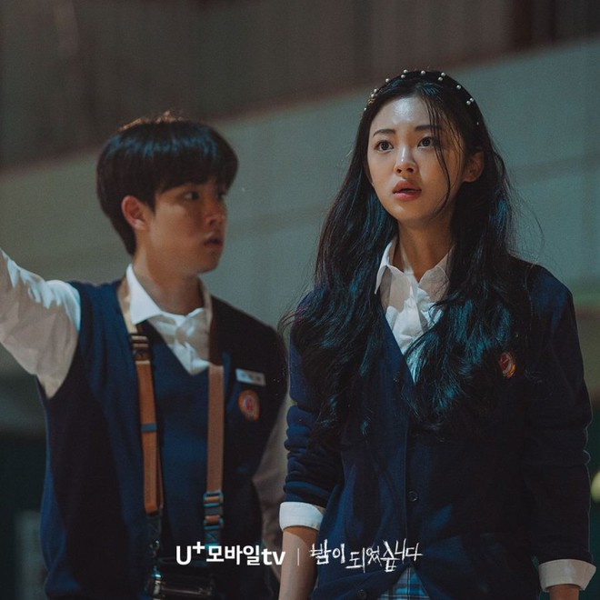 Bộ phim được khen đen tối nhất năm khiến d&acirc;n t&igrave;nh ph&aacute;t sốt, hot kh&ocirc;ng ngờ d&ugrave; d&agrave;n cast k&eacute;m nổi - Ảnh 2.