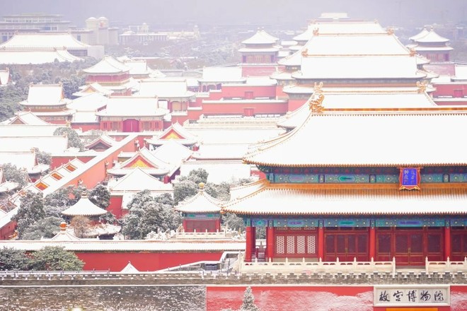 Trung Quốc: Tuyết đầu mùa bao phủ tạo nên cảnh tượng đẹp đến nao lòng tại Tử Cấm Thành - Ảnh 4.